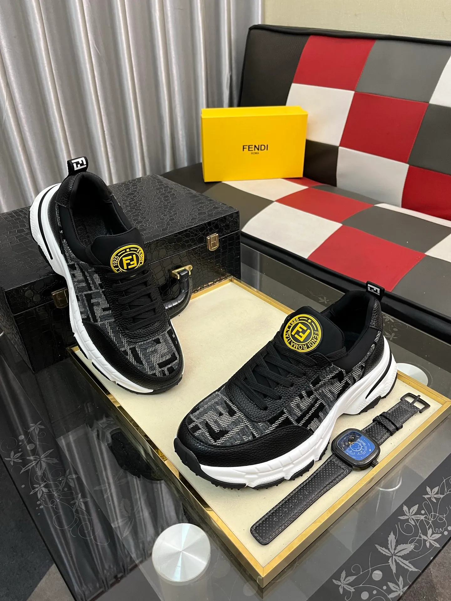 Men's Men's Shoes💰458⌚️⌚️[FENDI] Fendi's classic and comfortable men's, this sophisticated sneaker is made of soft calfskin➕genuine leather lining➕original ultra-light rubber material with rough outsole. This unique and light style suits the casual and sophisticated sensibility of this season. Size: 38-443️⃣Colors available